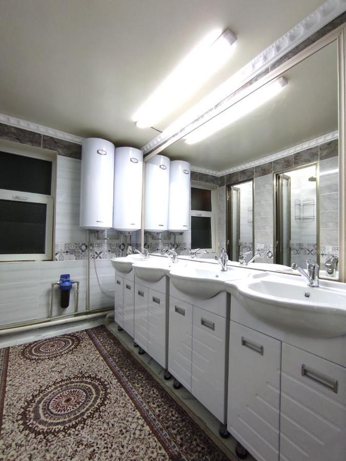 Nomadstan Capsule Hostel カラコル エクステリア 写真