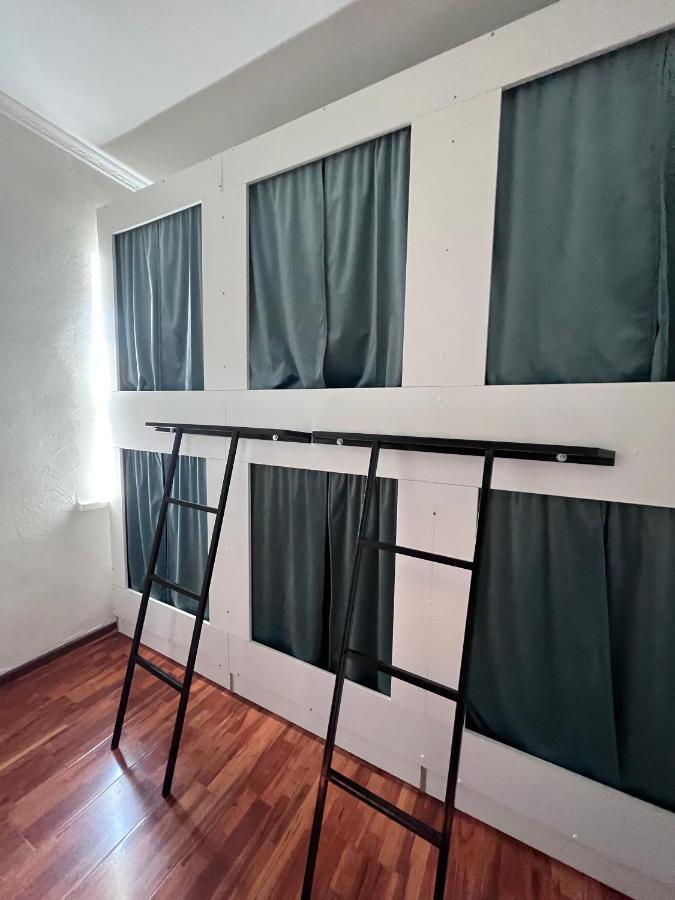 Nomadstan Capsule Hostel カラコル エクステリア 写真