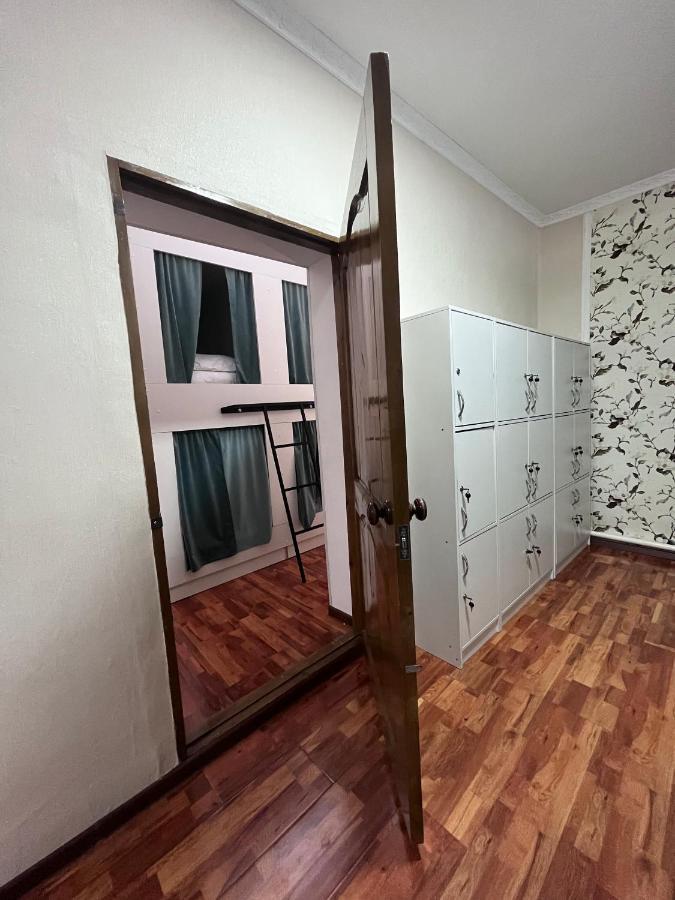 Nomadstan Capsule Hostel カラコル エクステリア 写真