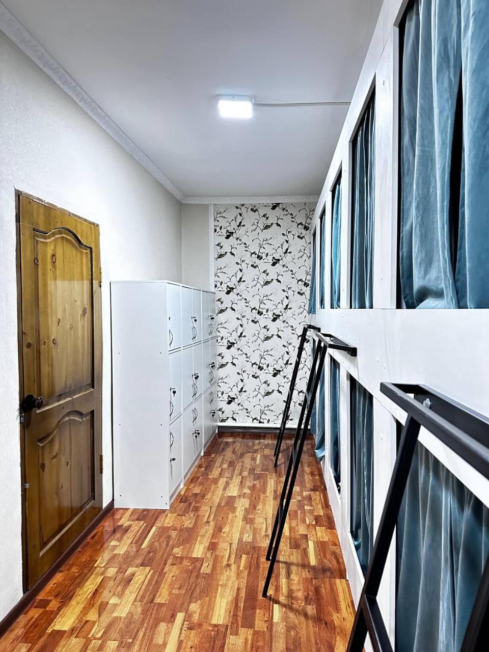 Nomadstan Capsule Hostel カラコル エクステリア 写真